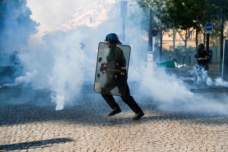 巴黎环保遊行变骚乱 164人被捕(图1) 巴黎环保遊行变骚乱 164人被捕(图1)