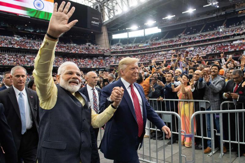 特朗普为莫迪站台秀美印友谊 美印或速达贸易协议(图1) 特朗普为莫迪站台秀美印友谊 美印或速达贸易协议(图1)